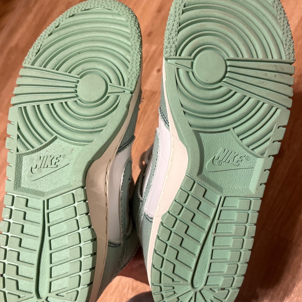 Brand new NIKE size 7 - Picture 6 of 6